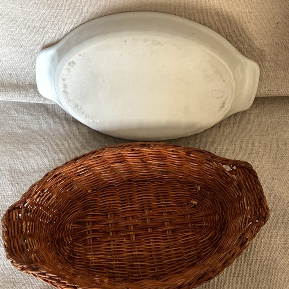 7" vintage stoneware baking dish with wicker basket. - Picture 5 of 7